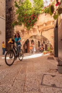 Bari: City Highlights Guided Bike Tour - Getting set up at VELO SERVICE near Piazza Mercantile