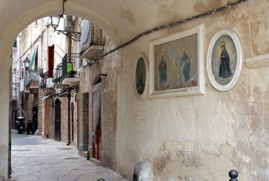 Bari: Private Walking Tour - Food smells guide your pace, even without a tasting stop