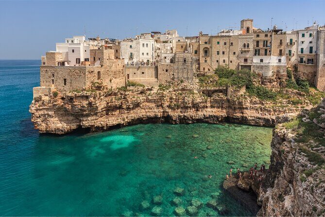Bari Scavenger Hunt and Highlights Self Guided Audio Tour - Your stop-by-stop Bari route (what you’ll do at each landmark)