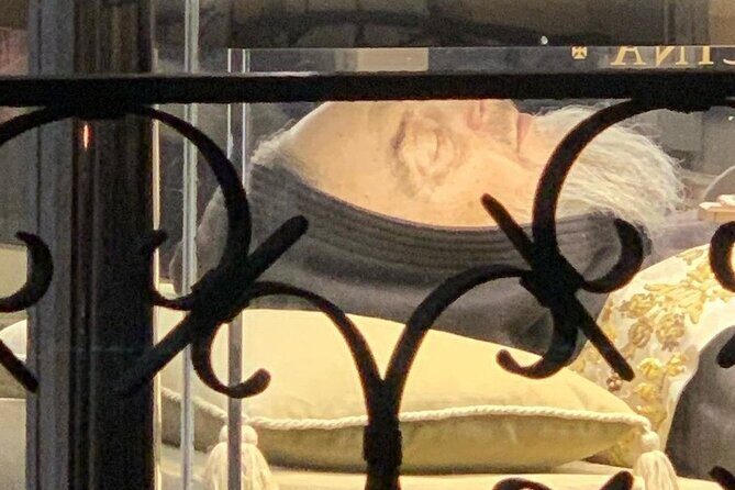 Padre Pio's Shrine in San Giovanni Rotondo from Bari (Apulia) - The crypt and the body of St. Pio: how to make it a real moment