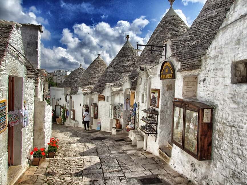 Tour di Alberobello e Matera in bus privato da Bari - Getting to the bus: Bari meeting point that’s easy to miss