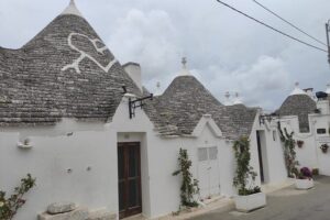 UNESCO's Alberobello and Matera from Bari - Pickup from Bari at 9:30: how the day starts smoothly